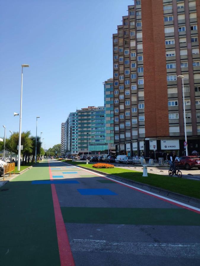 Alojamiento Frente A La Playa Apartment Gijon Exterior photo