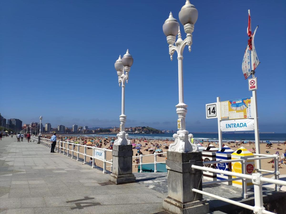 Alojamiento Frente A La Playa Apartment Gijon Exterior photo