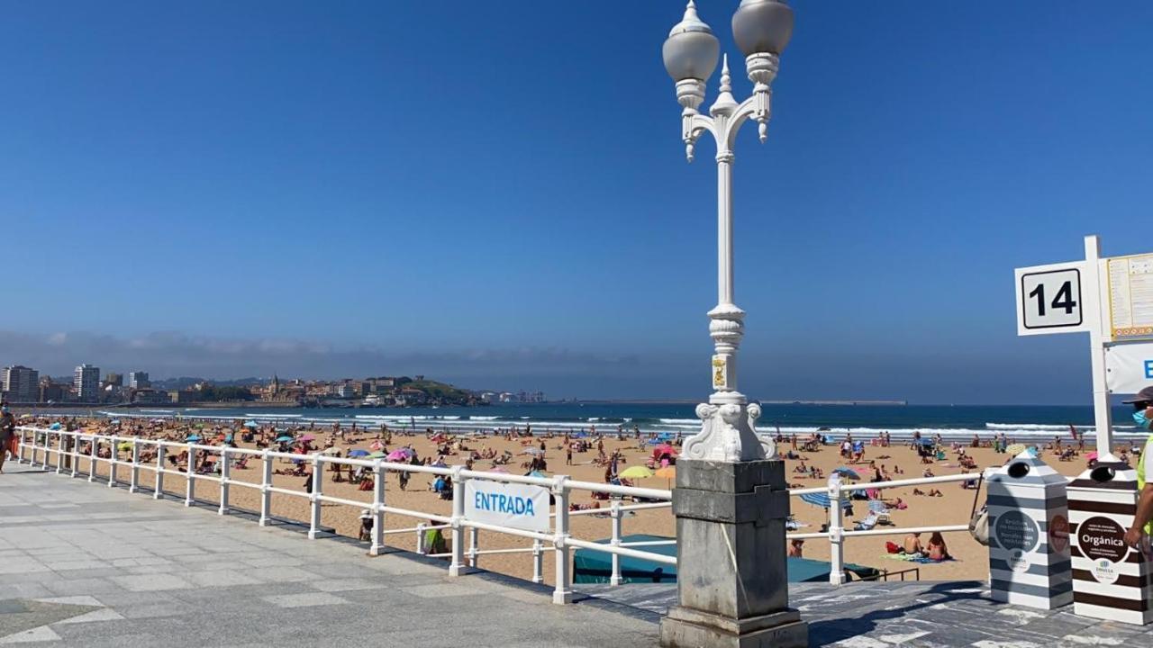 Alojamiento Frente A La Playa Apartment Gijon Exterior photo